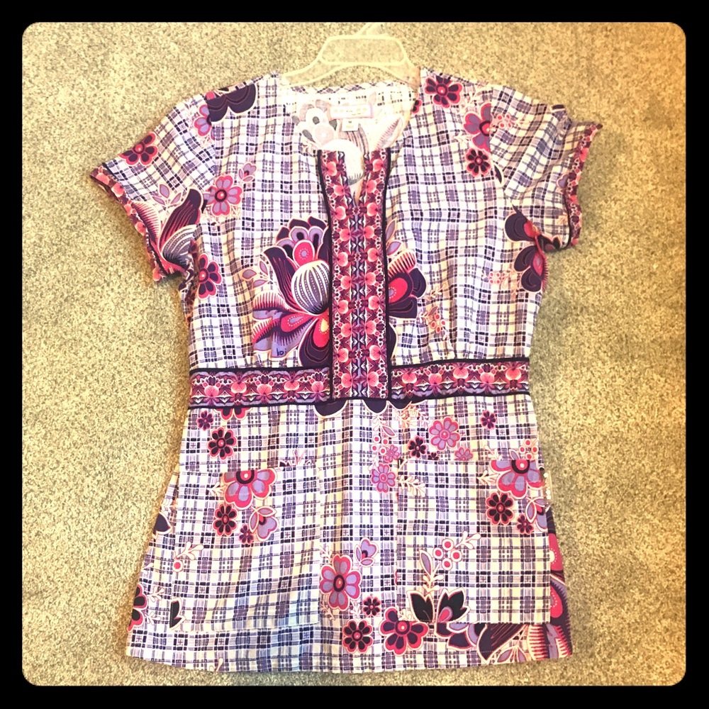 Scrub top barely worn